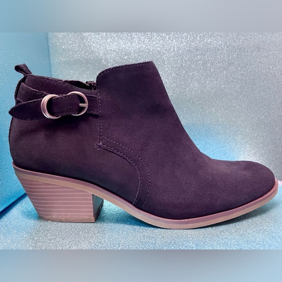 8.5 White Mountain navy blue suede ankleboot. Not too narrow. 5-Star Seller! - Picture 8 of 12